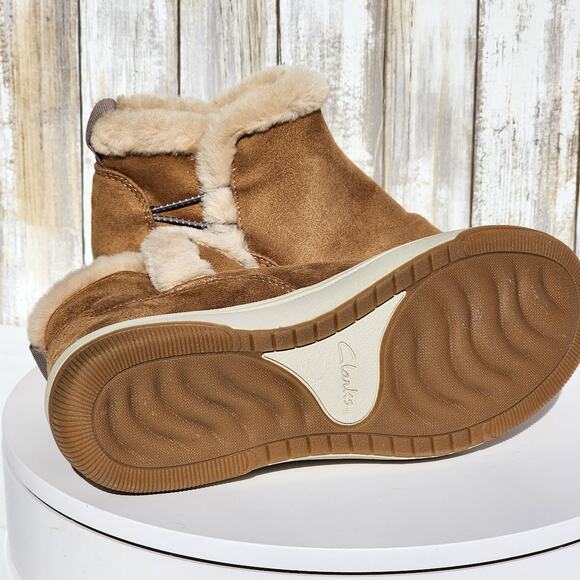 NEW - Clarks Women's Breeze Faux Fur Booties - Size 5 M - Dark Tan/ Brown - Picture 8 of 9